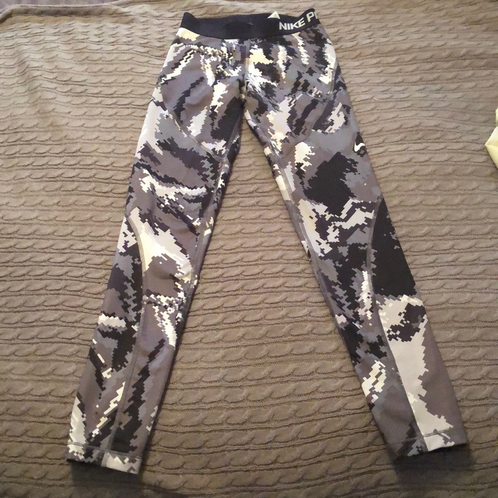 Nike pro leggings black and white , x-small